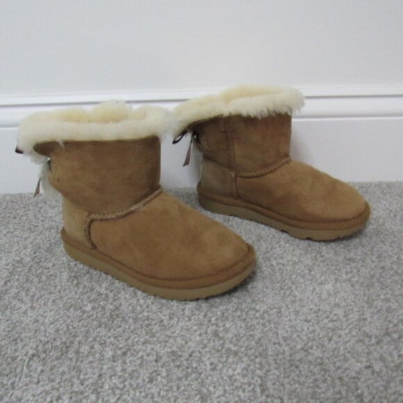 Girl's Ugg Toddler Mini Bailey Bow II Boots 11 - Picture 2 of 6